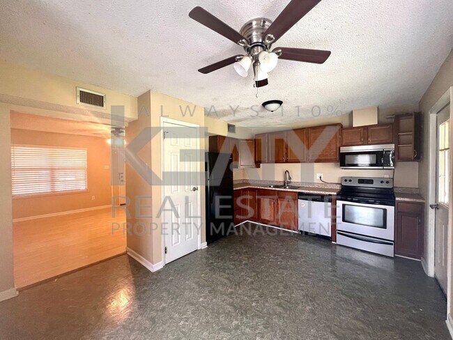 Building Photo - 3 Bedroom, 2 Bathroom House is Available Now!