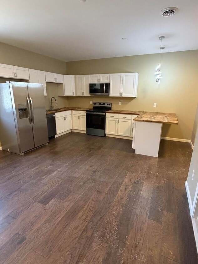 Foto del edificio - Hopkins Place Apartments