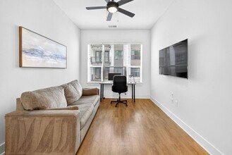 Building Photo - 1001 N Himes Ave