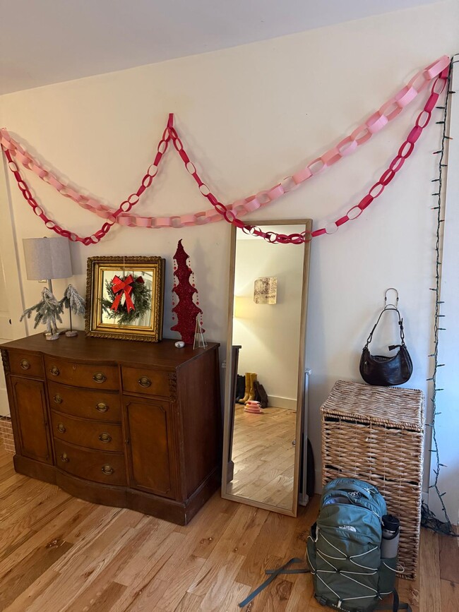 side bedroom - 955 Oglethorpe Ave