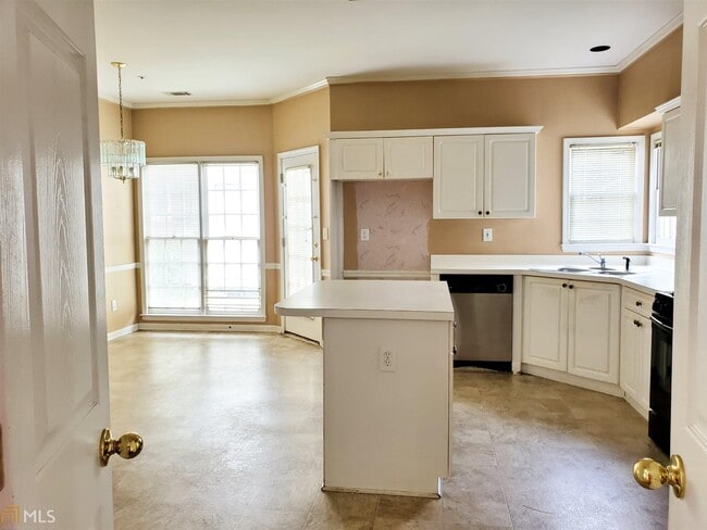 Building Photo - 2106 Highland Club Dr SE