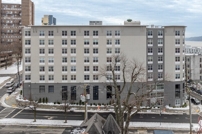 Building Photo - Regency on the Hudson