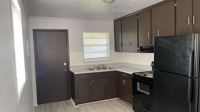 Building Photo - 5686 Akra Ave