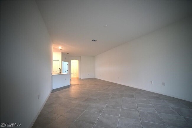 Building Photo - 2665 Vine Ave