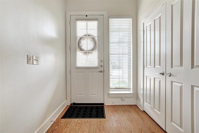 Foto del edificio - 2400 Louis Henna Blvd