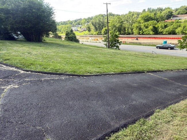 Building Photo - Christiansburg, 3 BR / 1 BA, Available for rent