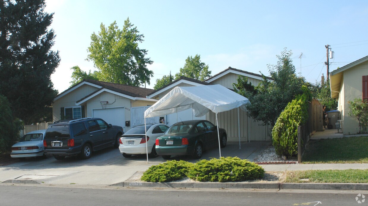 Primary Photo - 4070-4072 Barrymore Dr