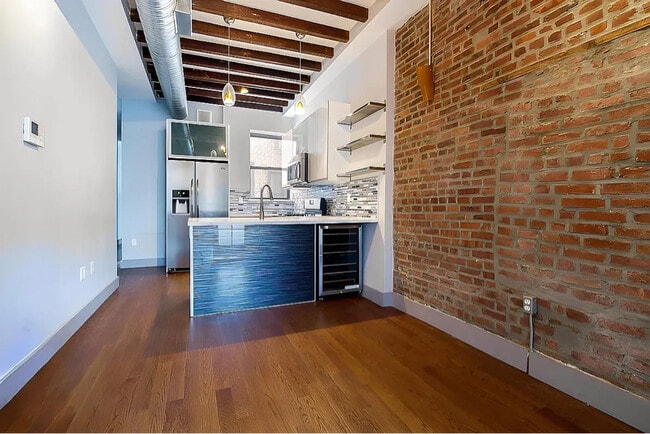 Building Photo - 404 Suydam St