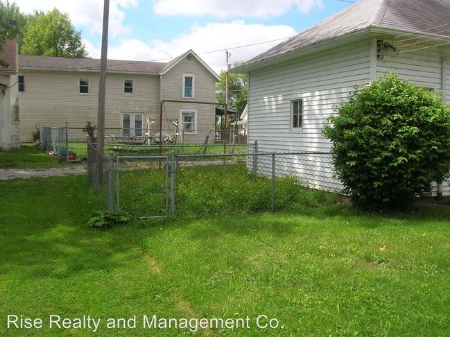 Building Photo - 2671 Canal Dr