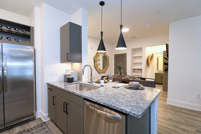 Building Photo - Available Now – Beautiful Apartment for Rent