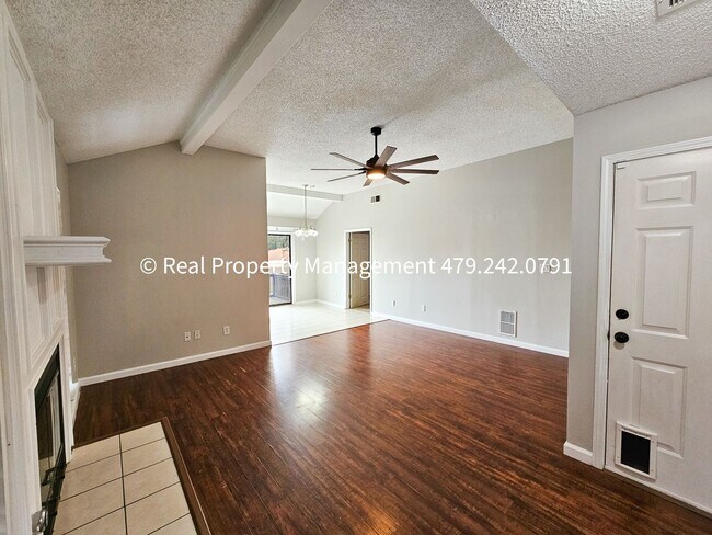 Foto del edificio - 3 Bedroom Close to Mercy Hospital - Availa...