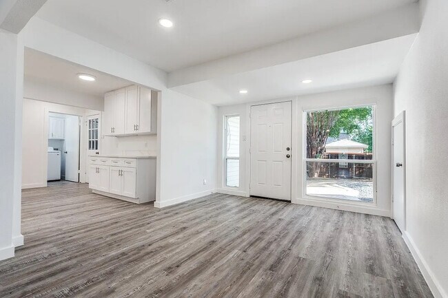 Building Photo - 1805 Boulder Dr