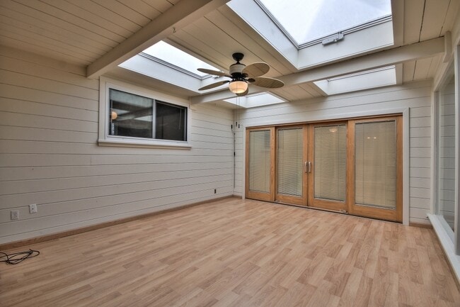 Building Photo - 127 Dalma Dr