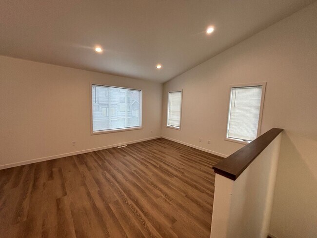 Foto del edificio - 3 Bed 3 Bath Town Home