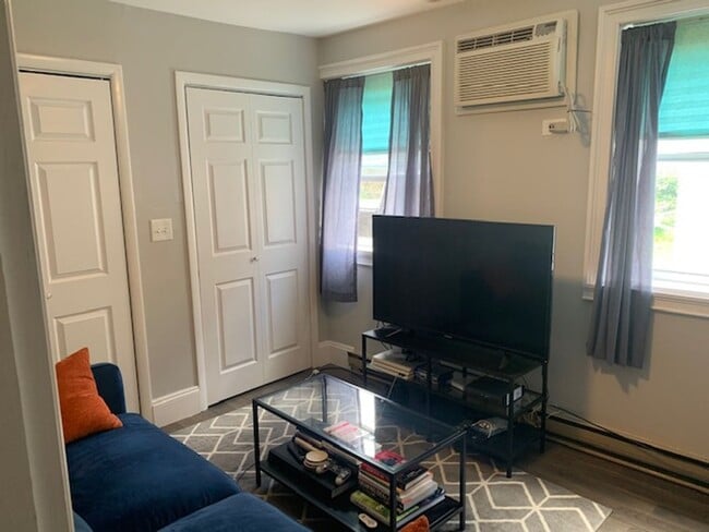 Building Photo - 1840 Jancey St