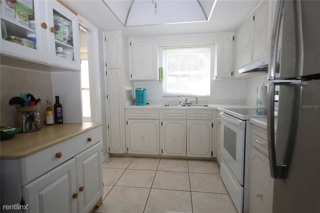 Building Photo - 1 br, 1 bath House - 1672 S Lake Ave Apt 5