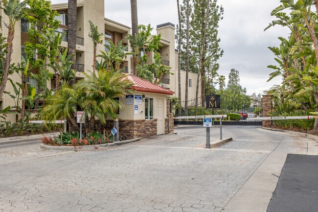 Foto del edificio - 5545 Canoga Ave