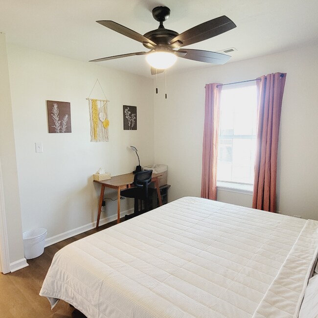 Foto del edificio - 253 White Oak Rd