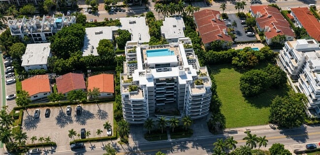 Foto del edificio - 1100 100th St