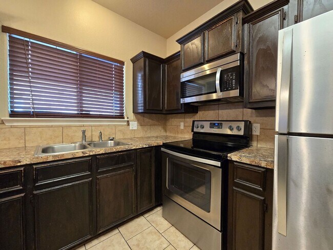 Foto del edificio - RENT REDUCTION - AVAILABLE NOW!