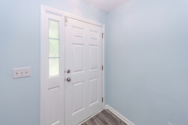 Foto del edificio - 4 Bedroom, 2 Bathroom Home in Park Hill Pl...