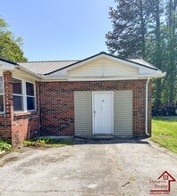 Building Photo - 512 W Maple St