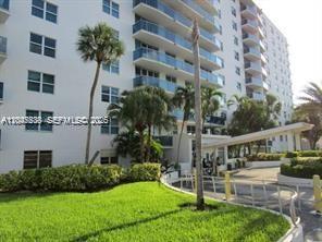 Foto del edificio - 7501 E Treasure Dr
