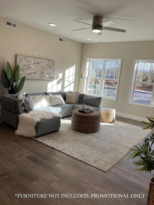 Foto del edificio - 95 Maple Grove Ln