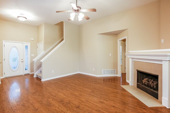 Building Photo - 10325 Cottage Oaks Dr