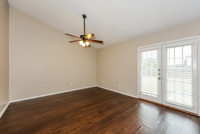 Foto del edificio - 1385 Southridge Dr