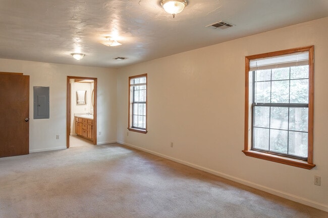 Building Photo - 5806 Bombadil Ct