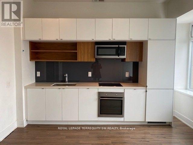 Photo du bâtiment - 111 St Clair Ave W