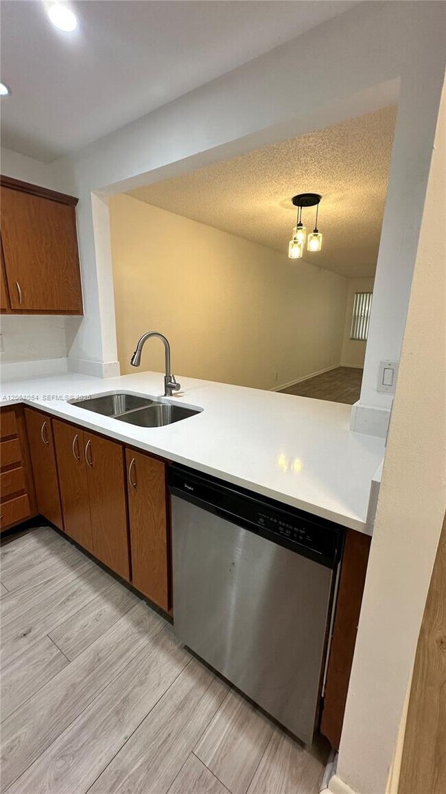 Foto del edificio - 2902 SW 21st Terrace
