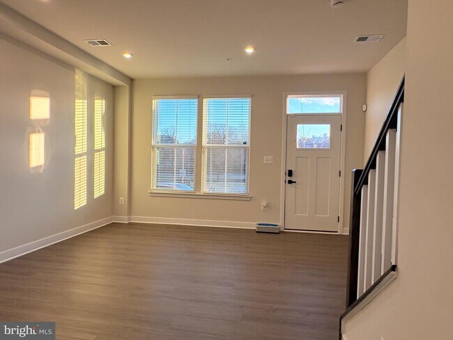 Foto del edificio - 736 Watts St