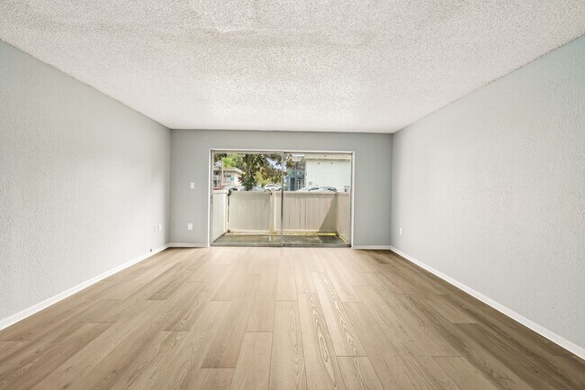 Sala de estar - The Grove at Temple Terrace Apartments