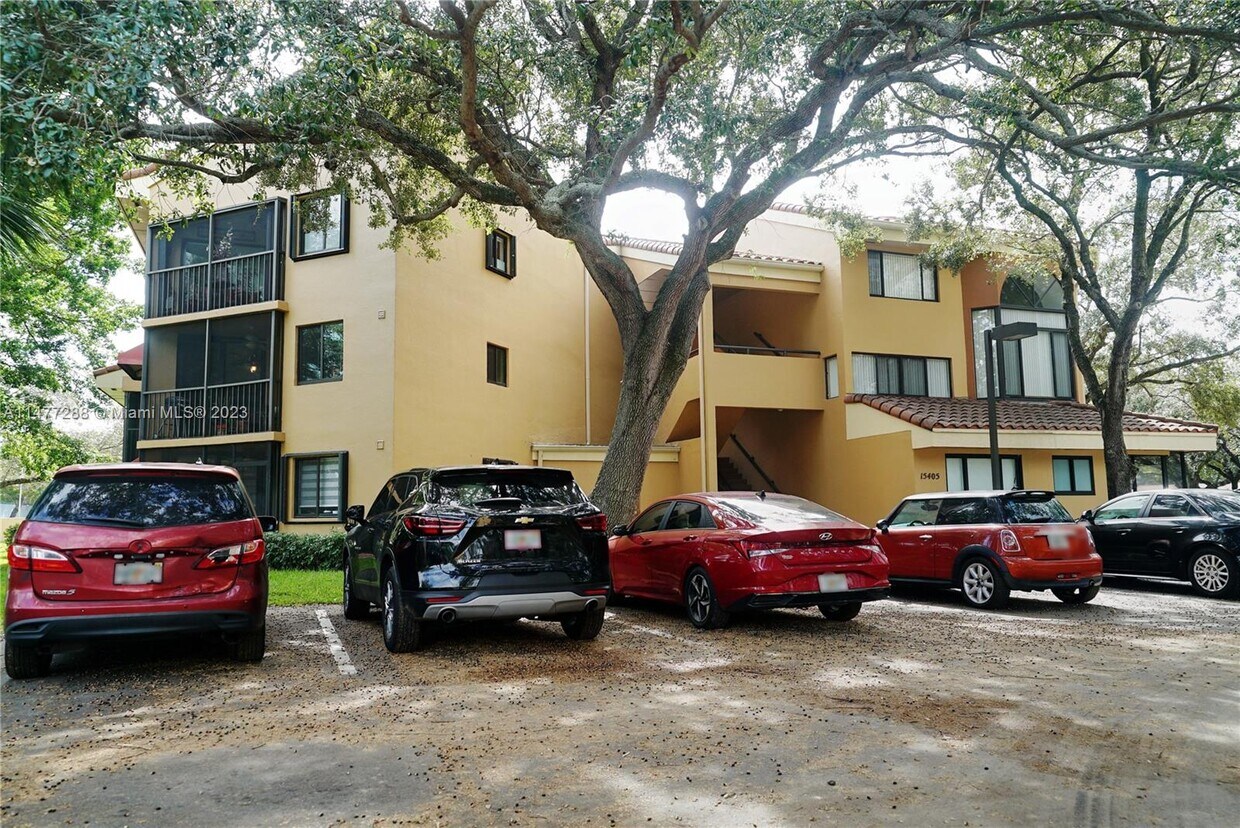Primary Photo - 15405 Miami Lakeway N
