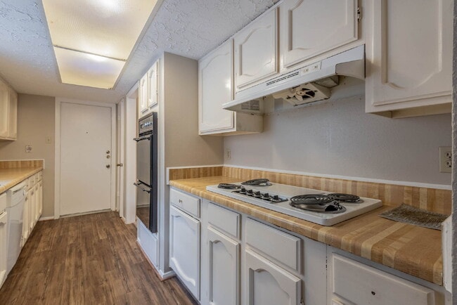 Building Photo - 6015 Knotty Post Ln