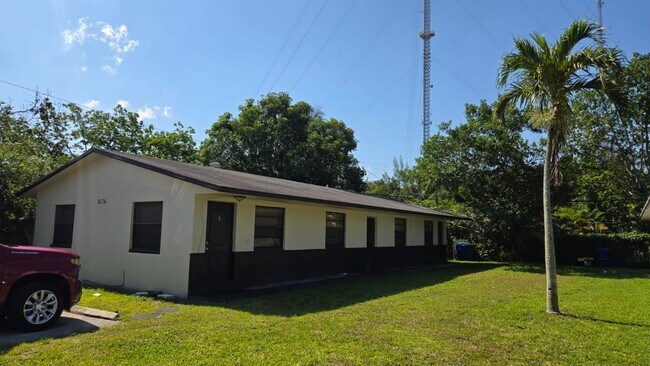 Building Photo - 6134 SW 40th Ct