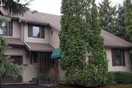 View of apartment from 9th Street SE - 424 SE 9th St