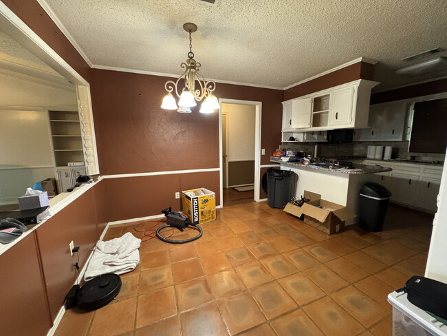 Foto del edificio - "Spacious 3-Bedroom with 2 Full Baths in P...