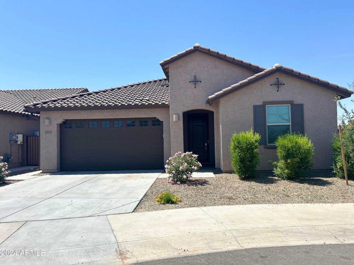 Primary Photo - 17057 W Echo Ln