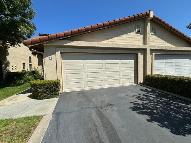 Building Photo - 1718 Tecalote Dr