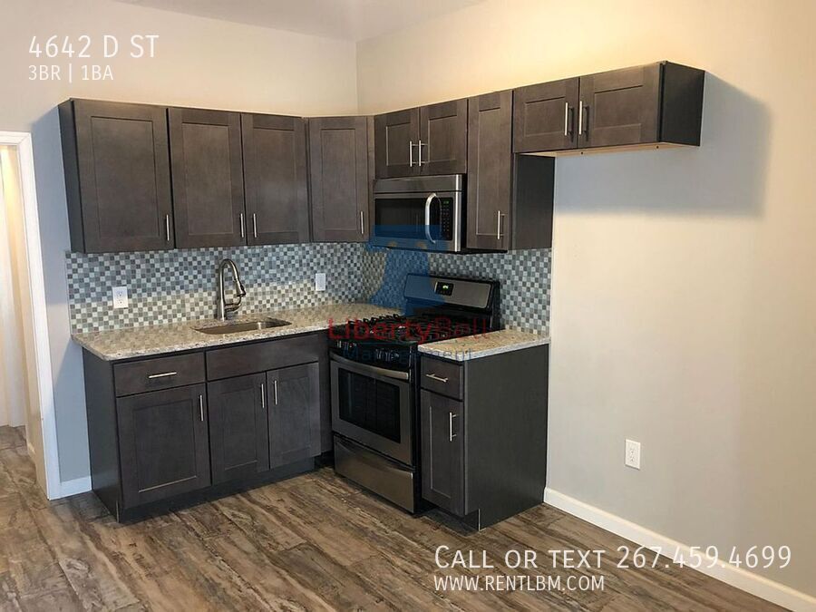 Foto principal - 4642 D St