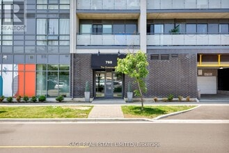 Building Photo - 760 The Queensway