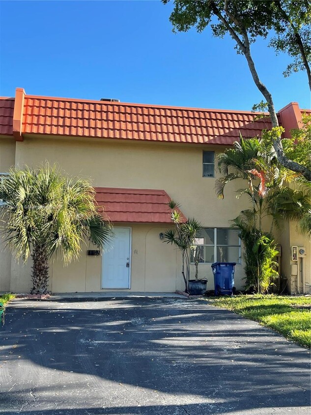 Primary Photo - 7132 NW 169th St