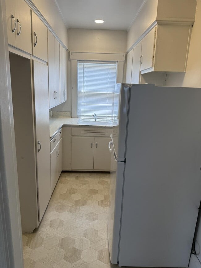 Kitchen - 1139 11th St N