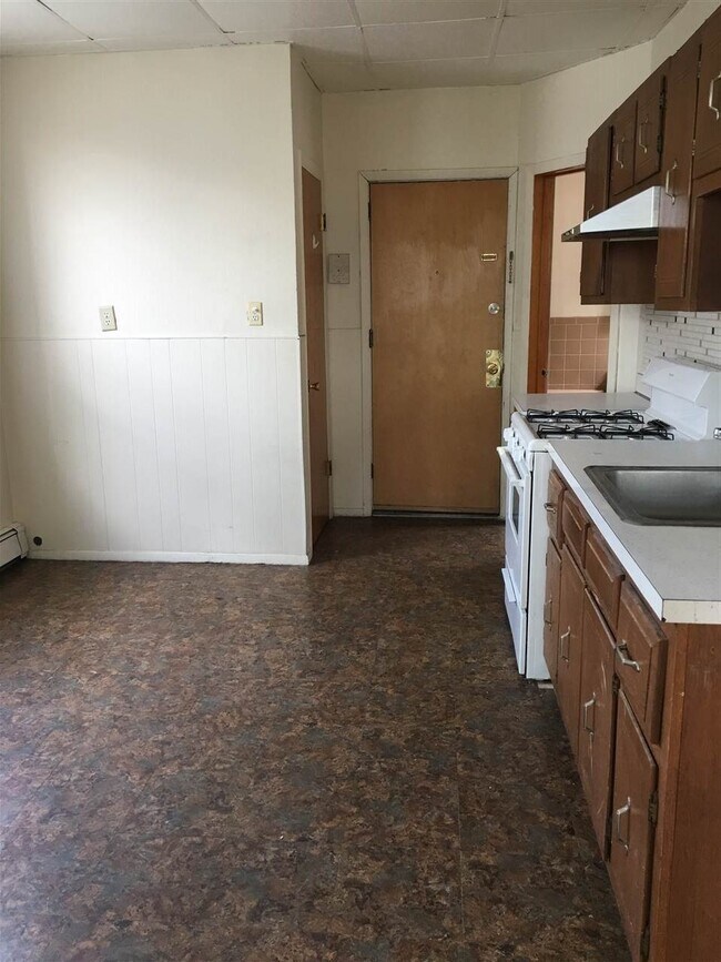 Building Photo - 559 Avenue A
