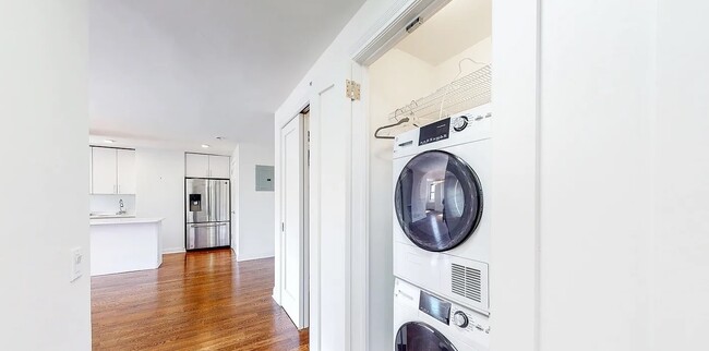 Building Photo - 401 E 88th St