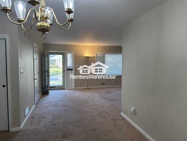 Building Photo - 223 Deep Dale Dr