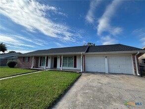 Building Photo - 107 Yorkshire Ln